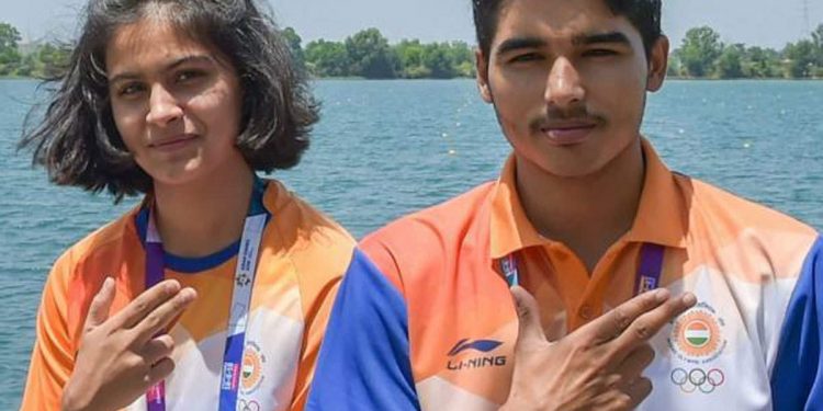 Manu Bhaker (L) and Saurabh Chaudhary