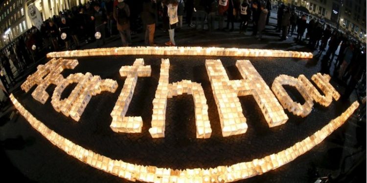 People celebrated Earth Hour by lighting lanterns in Berlin, Germany [Representational Image] (REUTERS)