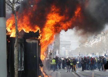 In recent weeks the protests have dwindled in size. But the interior ministry estimated the turnout in Paris Saturday at 10,000, out of around 32,300 nationwide.