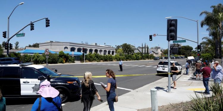 1 dead, 3 injured in US synagogue shooting, accused held (REUTERS)