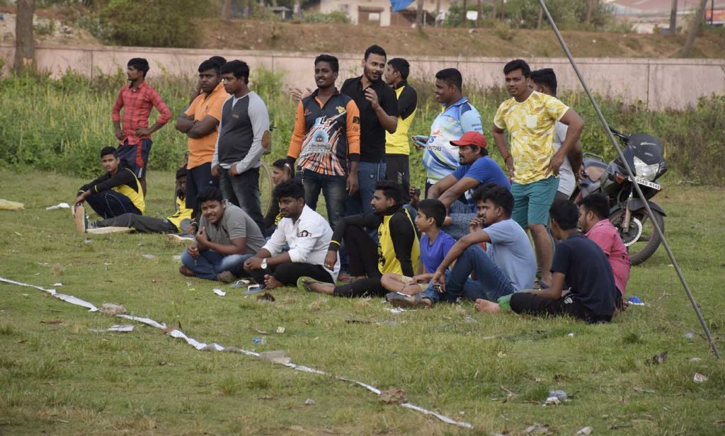 Audience in a gully cricket match-Pratyush Kumar Rout-Dona