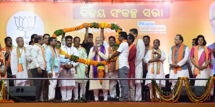 Prime Minister Narendra Modi being offered a garland at Bhubaneswar