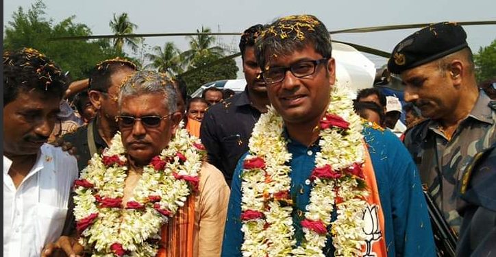 Kalyan Chaubey (R) with other leaders of the BJP unit West Bengal