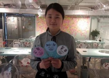 Deaf waitress Cao Xueting (Image: EFE/Javier Castro Bugarín)