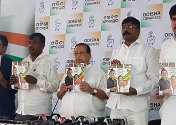 OPCC leaders unveiling the Congress manifesto at the party office in Bhubaneswar, Sunday