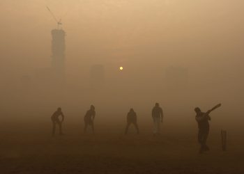 Boys play cricket on a smoggy day in Kolkata. India's growing use of coal power threatens to exacerbate the pollution problem. (REUTERS)