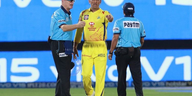 Former cricketers came down heavily on India's two-time World Cup winning captain for his act, saying the CSK skipper set a wrong precedent.