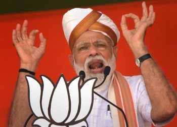 Latur: Prime Minister Narendra Modi addresses an election campaign rally in support of alliance candidates at Ausa in Latur district, Maharashtra, Tuesday, April 9, 2019. (PTI Photo)