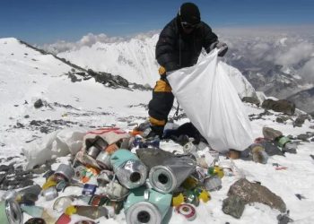 Every year, hundreds of climbers, Sherpas and high altitude porters make their way to Everest, leaving behind tonnes of both biodegradable and non-biodegradable waste.