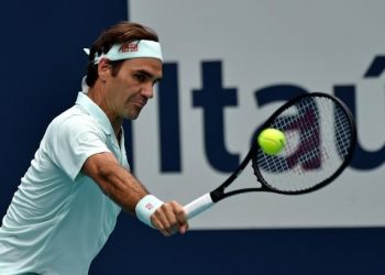 Federer, who won his fourth Miami title, broke Isner three times in a blazing opening set. (Image: Reuters)