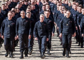 Firefighters and security forces who helped battle the flames at Notre Dame Cathedral arrive for a ceremony at the Elysee Palace in Paris, April 18, 2019. (AP photo)