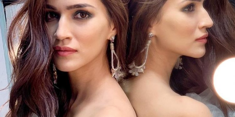 Being North Indian its challenging to play Marathi character: Kriti Sanon