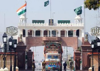 Hardening its stand against Pakistan, India Thursday indefinitely suspended cross-border trade at two points along the LOC. (Image: Dawn)
