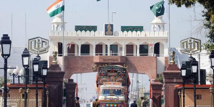 Hardening its stand against Pakistan, India Thursday indefinitely suspended cross-border trade at two points along the LOC. (Image: Dawn)