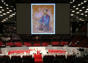 An illustration of Christian Samurai Ukon Takayama (1553-1615), depicted by Japanese artist Kazuko Mimaki, is projected onto a screen during Takayama's beatification ceremony in Osaka February 7, 2017. (AFP)