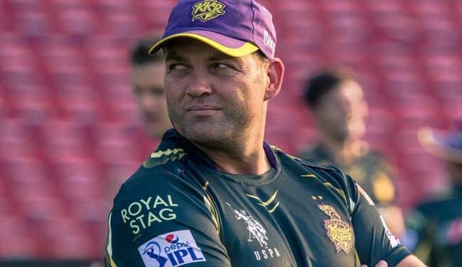 Kolkata Knight Riders coach Jacques Kallis said that if he was the selector, he would pick Karthik.