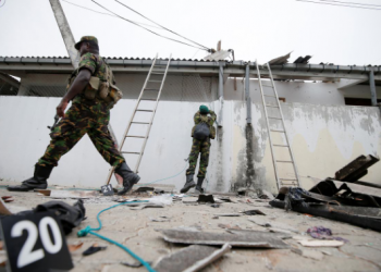 Security personnel at the site of gun battle between troops and suspected Islamist militants, on the east coast of Sri Lanka, in Kalmunai, Saturday