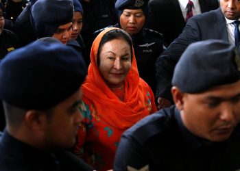 Malaysia's Rosmah Mansor faces coming out of a Kuala Lumpur court. (REUTERS)