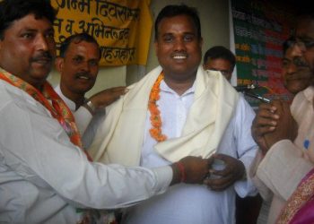 The video purportedly shows Manoj Kashyap, former convenor of the 'Braj Prant', an unit of the Bharatiya Janata Party for the 'Braj' (Mathura-Vrindavan) area, raising slogans at a youth workers' meeting Tuesday.
