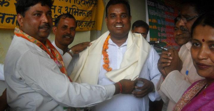 The video purportedly shows Manoj Kashyap, former convenor of the 'Braj Prant', an unit of the Bharatiya Janata Party for the 'Braj' (Mathura-Vrindavan) area, raising slogans at a youth workers' meeting Tuesday.