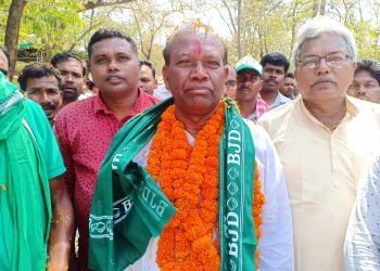 Candidates, not parties to decide people's votes