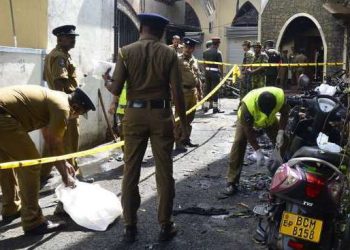 Sri Lankan authorities have started an investigation into how warnings about possible attacks were not passed to top ministers.