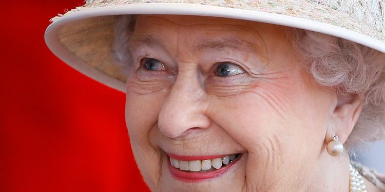 Britain's  Queen Elizabeth II smiles as she awaits the arrival of the President of the United Arab Emirates Sheik Khalifa bin Zayed Al Nahyan in Windsor in England, Tuesday, April 30, 2013. (AP Photo/Kirsty Wigglesworth, pool)