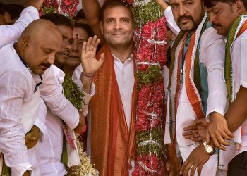 Zaheerabad: Telangana Congress leaders welcome Congress President Rahul Gandhi during a public rally, ahead of the Lok Sabha elections, at Zaheerabad, Telangana, Monday, April 01, 2019. (PTI Photo).(PTI4_1_2019_000059B)