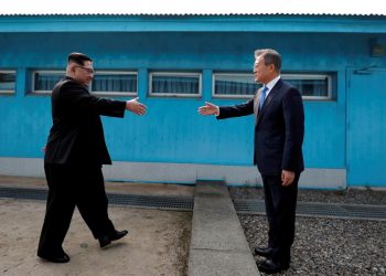 South Korean President Moon Jae-in and North Korean leader Kim Jong Un shake hands at the truce village of Panmunjom inside the demilitarized zone separating the two Koreas, South Korea, April 27, 2018. Korea Summit Press Pool/Pool via Reuters