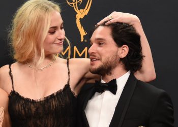 GOT stars Sophie Turner and Kit Harington at the 2016 Emmys. (Jordan Strauss/Invision/AP)