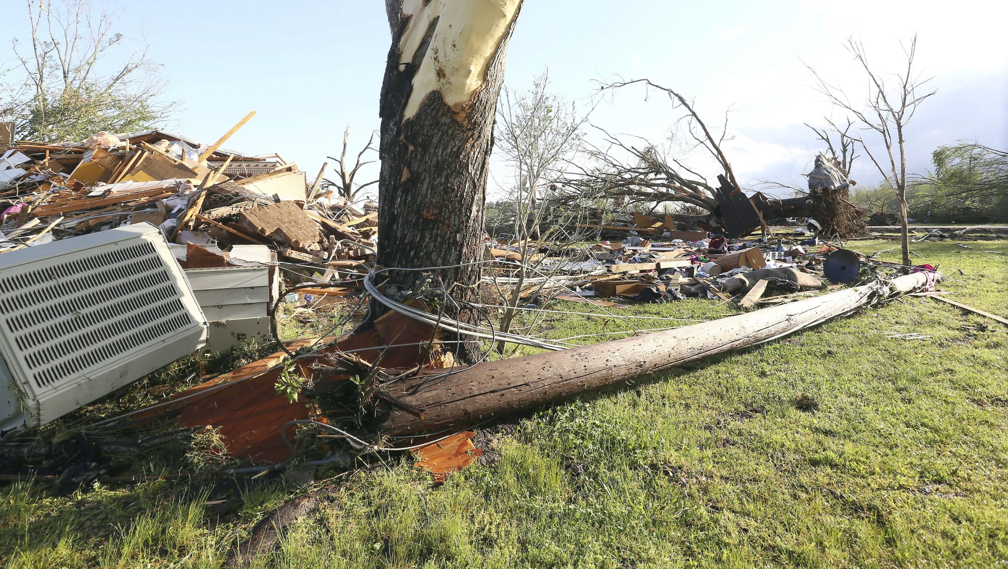 Storms in US South kill at least 8 and injure dozens (PICS) - OrissaPOST