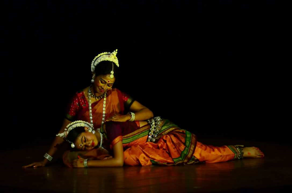 Tanisha Tanushree performing with her mother