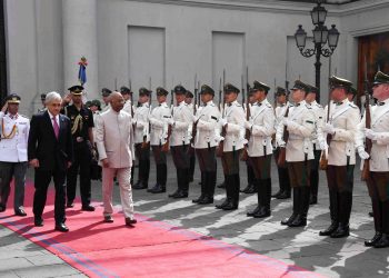 Santiago: President Ram Nath Kovind inspecting the Guard of Honour along with his Chilean counterpart Sebastian Pinera during a welcoming ceremony at La Moneda presidential palace in Santiago, Chile, Monday, April 1, 2019. (RB Photo/PTI)