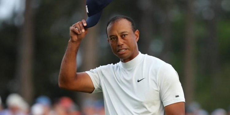 After two early birdies and a bogey, Woods missed an eight-foot par putt at the par-5 eighth hole and seemed destined for an unspectacular round. (Image: Reuters)