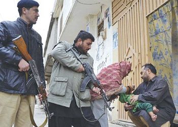About 512 people, including 471 in Peshawar and 41 in Nowshera, were arrested by the respective district administrations for their refusal to vaccinate their children. (File photo)