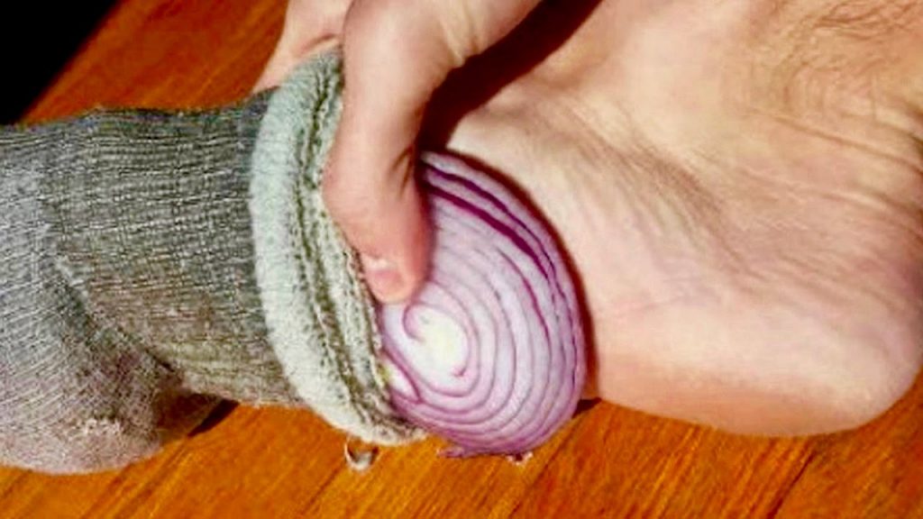 Put onion slices in socks under your feet overnight to get these benefits