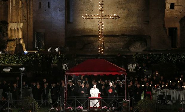 Pope leads Cross procession in Rome