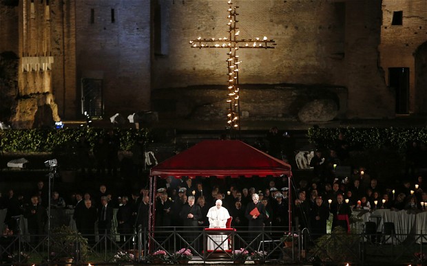 Pope leads Cross procession in Rome