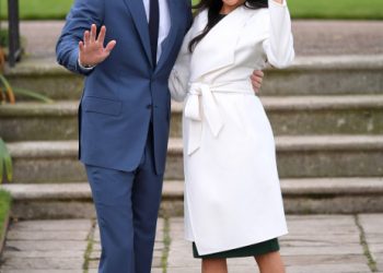 LONDON, ENGLAND - NOVEMBER 27:  (EMBARGOED FOR PUBLICATION IN UK NEWSPAPERS UNTIL 24 HOURS AFTER CREATE DATE AND TIME) Prince Harry and Meghan Markle attend an official photocall to announce the engagement of Prince Harry and actress Meghan Markle at The Sunken Gardens at Kensington Palace on November 27, 2017 in London, England.  Prince Harry and Meghan Markle have been a couple officially since November 2016 and are due to marry in Spring 2018.  (Photo by Karwai Tang/WireImage)