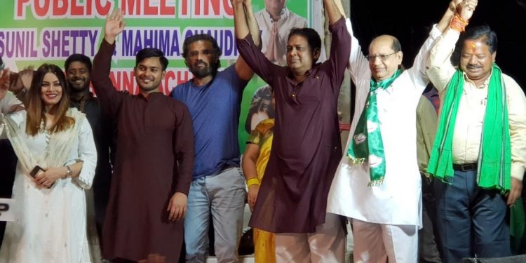 Suniel Shetty and Mahima Chaudhury campaigning for BJD candidate in Jharsuguda