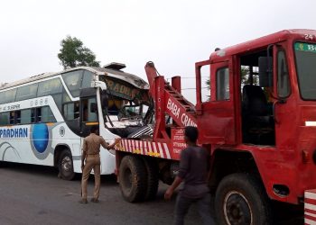 15 hurt as bus collides with truck