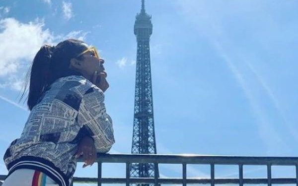 Hina Khan poses with Eiffel Tower before Cannes visit