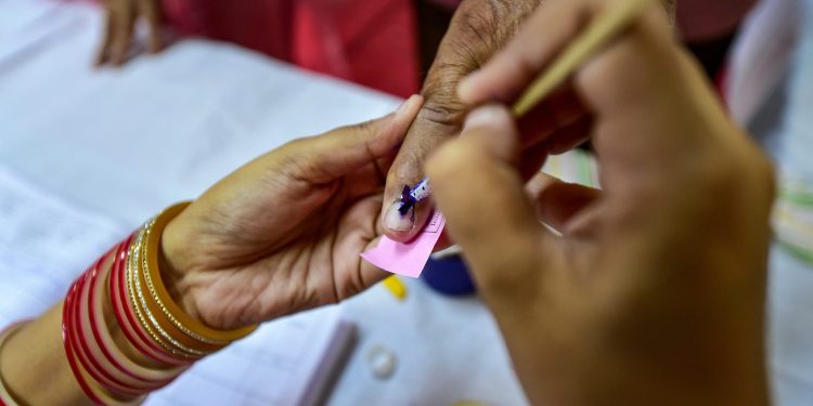 New Delhi: A polling officer puts indelible ink mark on the finger of a voter during the sixth phase of the 2019 Lok Sabha elections, at a modern polling station in Janakpuri, New Delhi, Sunday, May 12, 2019. (PTI Photo/Arun Sharma) (PTI5_12_2019_000121B)