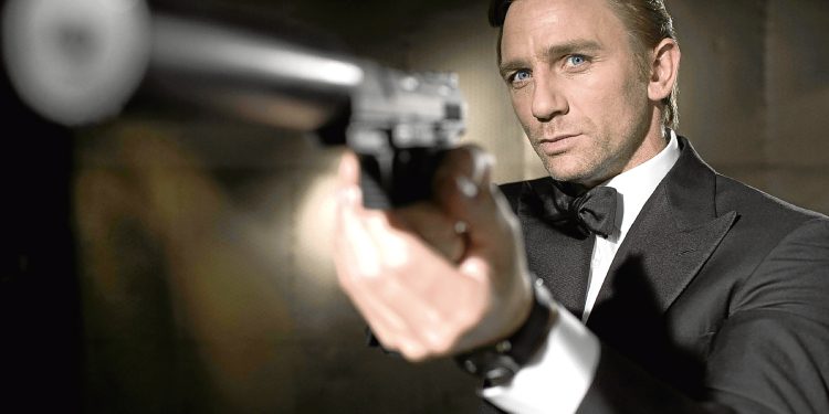 DANIEL CRAIG 
Character(s): James Bond 
Film 'JAMES BOND: CASINO ROYALE' (2006) 
Directed By MARTIN CAMPBELL 
14 November 2006 
SSI35821 
Allstar/UNITED ARTISTS/COLUMBIA PICTURES 
 
(Casino Royale, UK/USA/CZ/DE/BHS 2006) 
 
**WARNING**
This Photograph is for editorial use only and is the copyright of UNITED ARTISTS/COLUMBIA PICTURES
 and/or the Photographer assigned by the Film or Production Company & can only be reproduced by publications in conjunction with the promotion of the above Film.
A Mandatory Credit To UNITED ARTISTS/COLUMBIA PICTURES is required.
The Photographer should also be credited when known.
No commercial use can be granted without written authority from the Film Company.