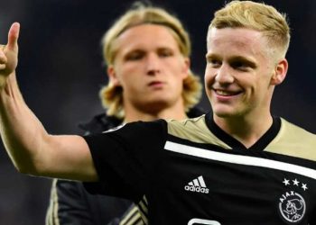 Donny van de Beek celebrates after his goal against Spurs, Tuesday