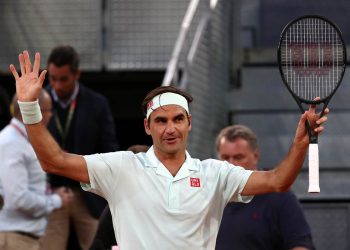 Federer took just 52 minutes to see off Frenchman Gasquet 6-2, 6-3 in what was his first match on clay in three years.