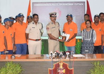Twin-city police commissioner Satyajit Mohanty and Bhubaneswar DCP Anup Sahu along with ODRAF units at the felicitation ceremony, Wednesday 	op photo