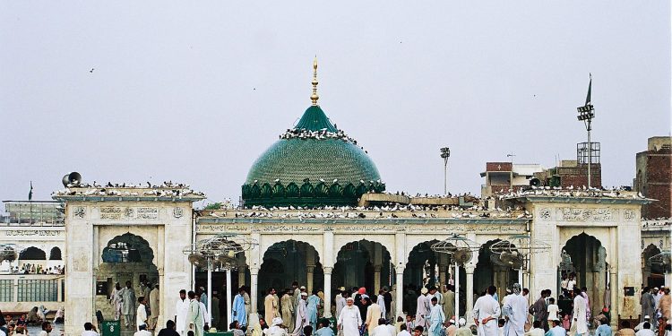 The Data Darbar complex contains the shrine of Saint Syed Ali bin Osman Al-Hajvery, popularly known as Data Ganj Bakhsh.