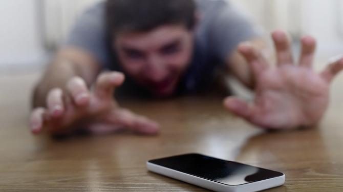 Shun these 4 triggers to limit smartphone addiction