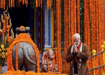 PM offers prayers at Kedarnath